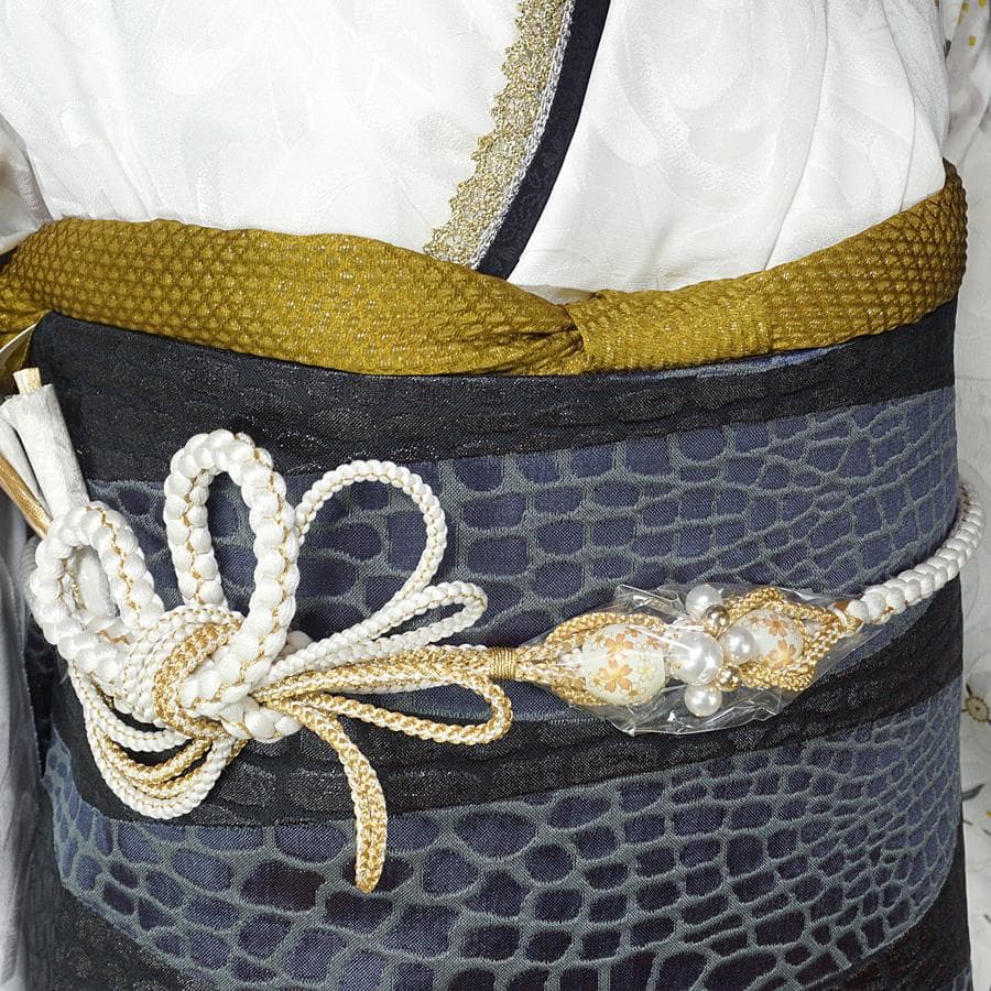 振袖フルセット　オーダー仕立て　白地　金糸刺繍　金彩　成人式