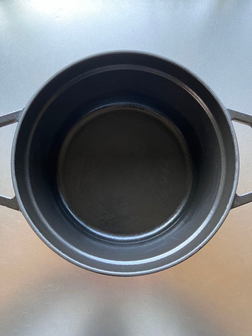 Staub ストウブ ２０㎝　黒　ピコ　ココットラウンド　 ブラック