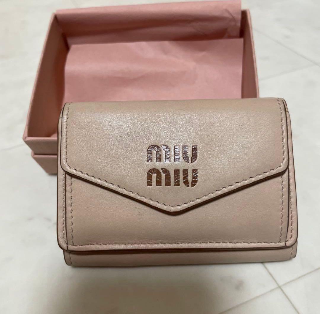 miumiu 三つ折りレザー財布