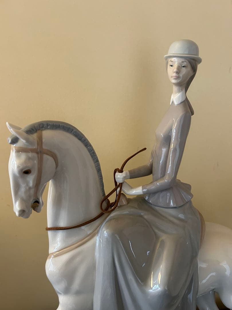 リヤドロ　LLADRO 白い馬の少女　陶器置物 リヤドロ馬　美術品　フィギュリン