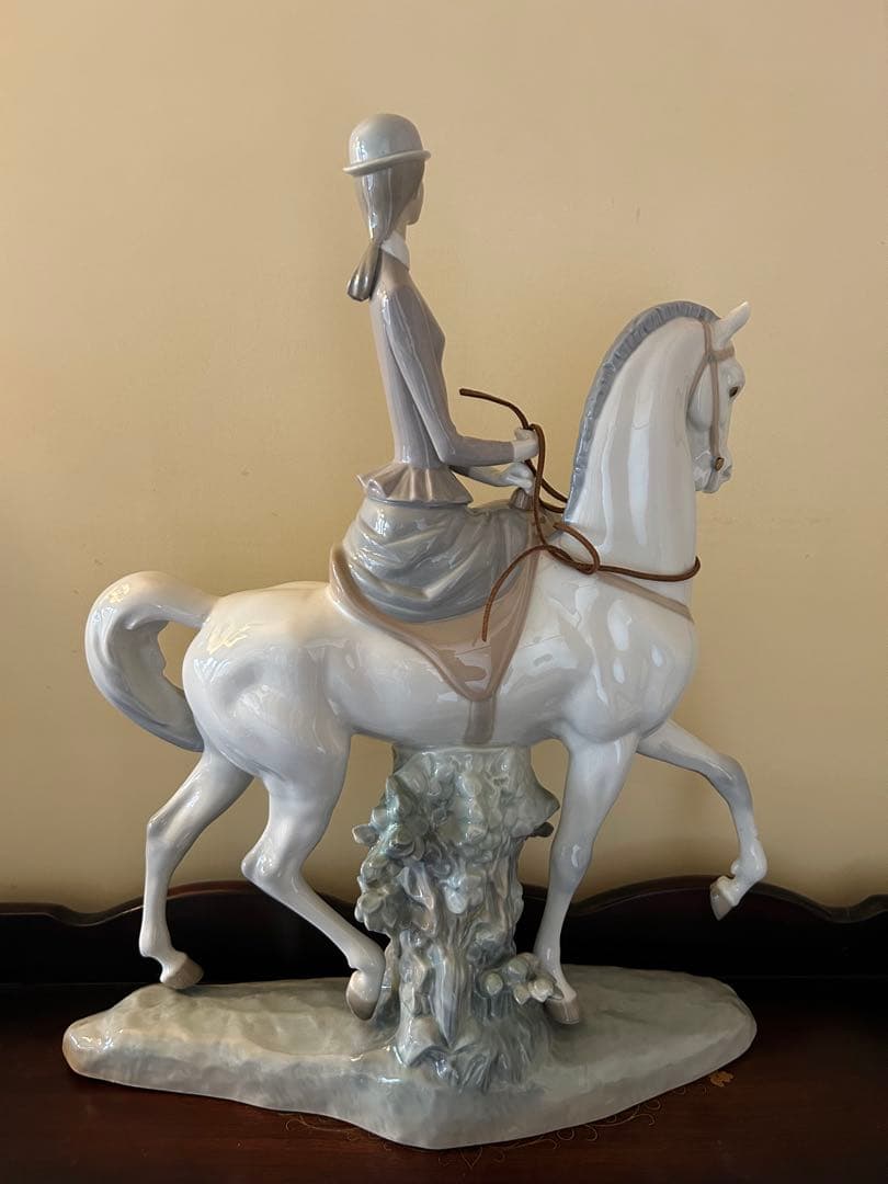 リヤドロ　LLADRO 白い馬の少女　陶器置物 リヤドロ馬　美術品　フィギュリン