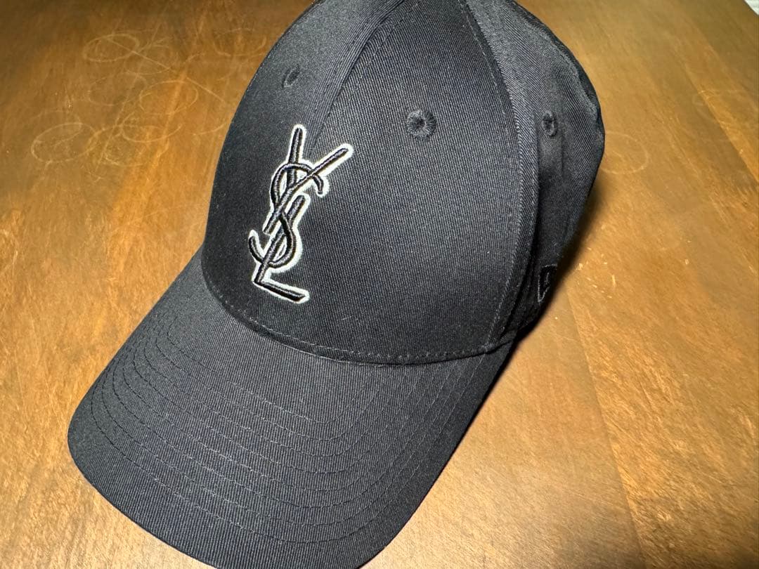 New Era + Saint Laurent キャップ