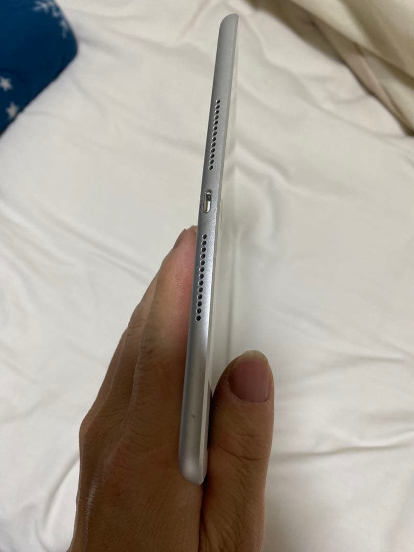 iPad (第7世代) ホワイト