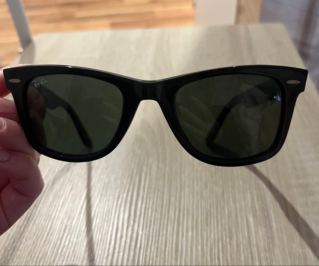 新品 Ray-Ban Wayfarer ブラックサングラス ケース付き