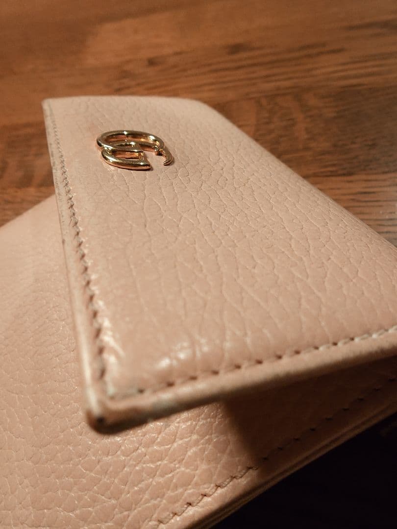 GUCCI ピンクレザー 二つ折り財布