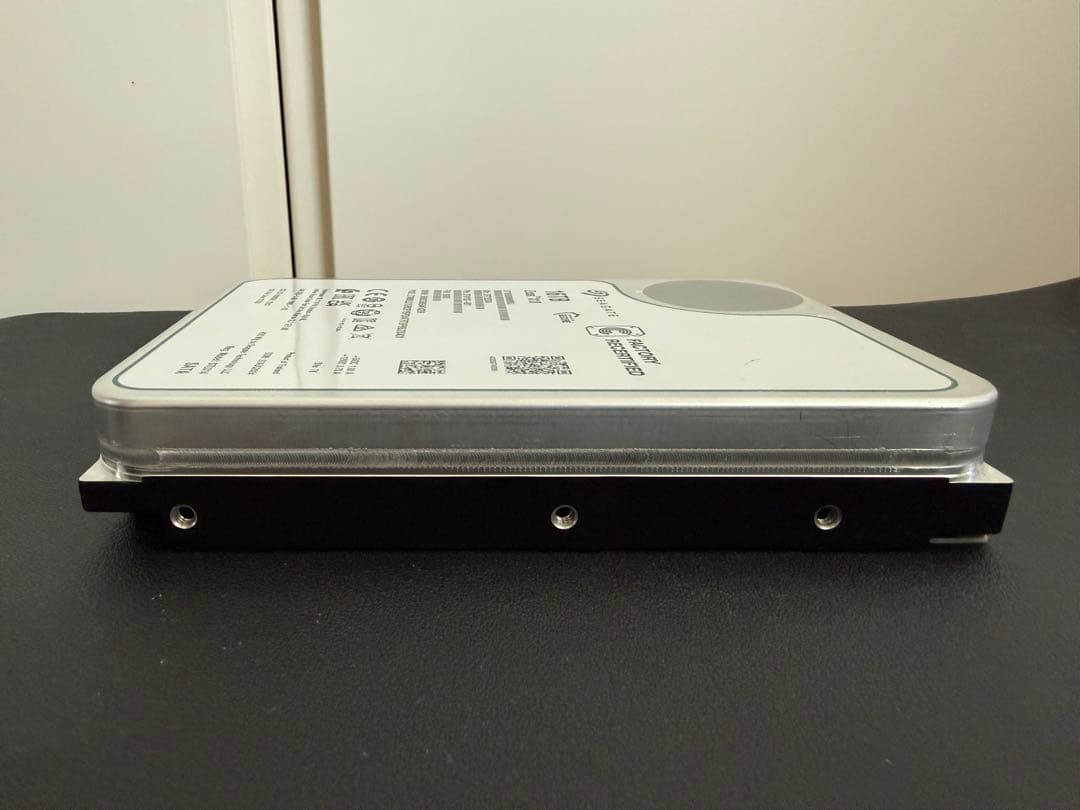 内蔵型ハードディスクドライブ Seagate Exos X18 16TB ST16000NM000J HDD