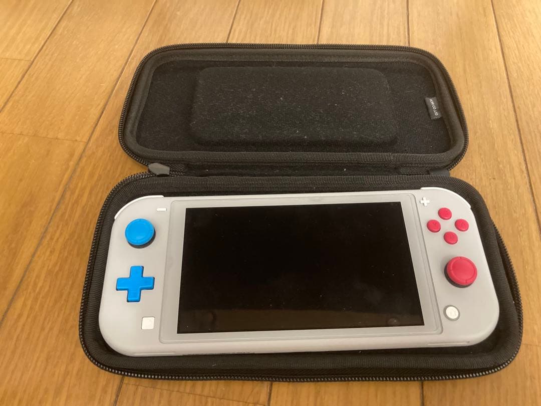 Nintendo Switch Lite ザシアン・ザマゼンタ限定モデルとケース