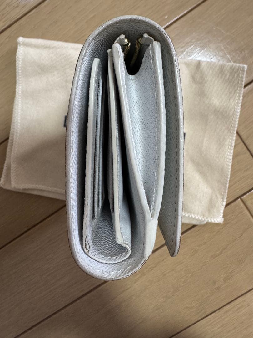 Louis Vuitton 三つ折り財布 エピレザー ホワイト 限定・廃盤モデル