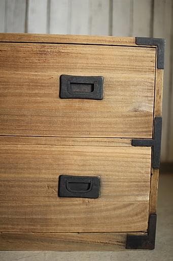 味のある木製の引き出し2段　チェスト　桐箪笥