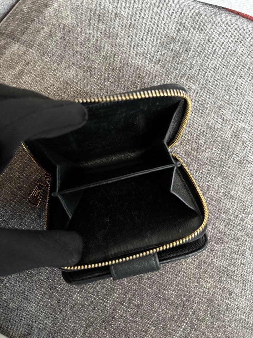 SAINT LAURENT ブラックレザー二つ折り財布