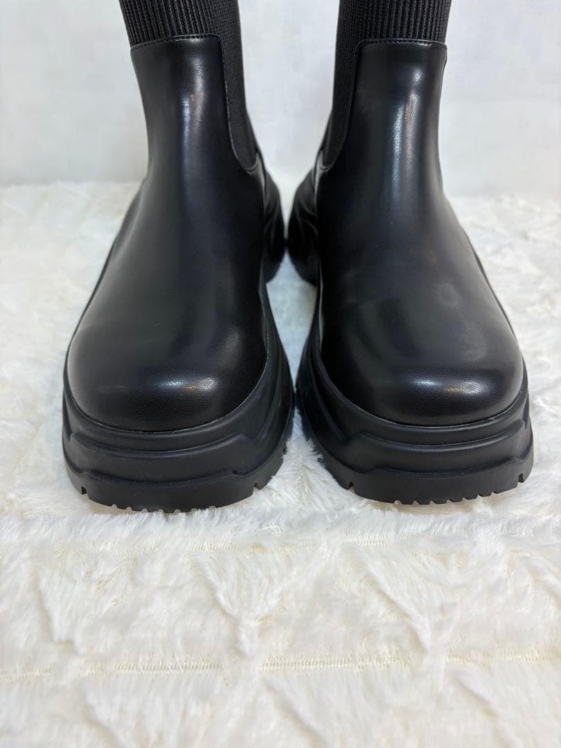 ゆみ様レイン対応】コンバットソールニットブーツ　フェラガモ