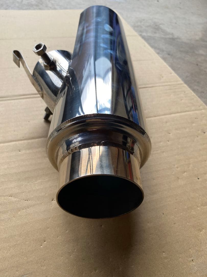 中古品200系ハイエース専用砲弾型マフラーカッター