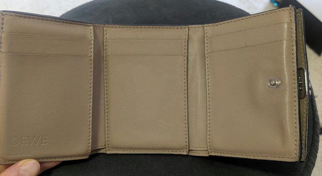 LOEWE ベージュ 三つ折り財布