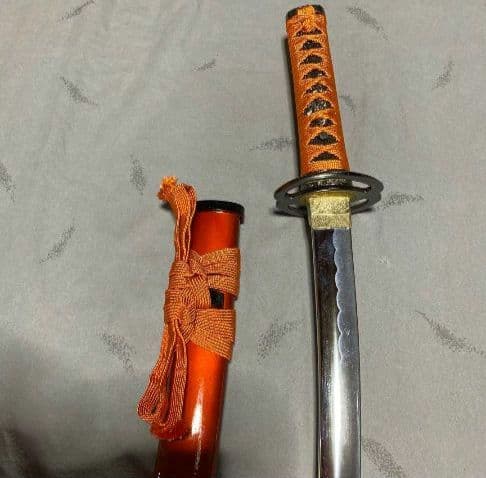 高級模造刀 脇差 蜜柑色柄黒鮫皮 海鼠透し鍔 金尻朱色呂鞘