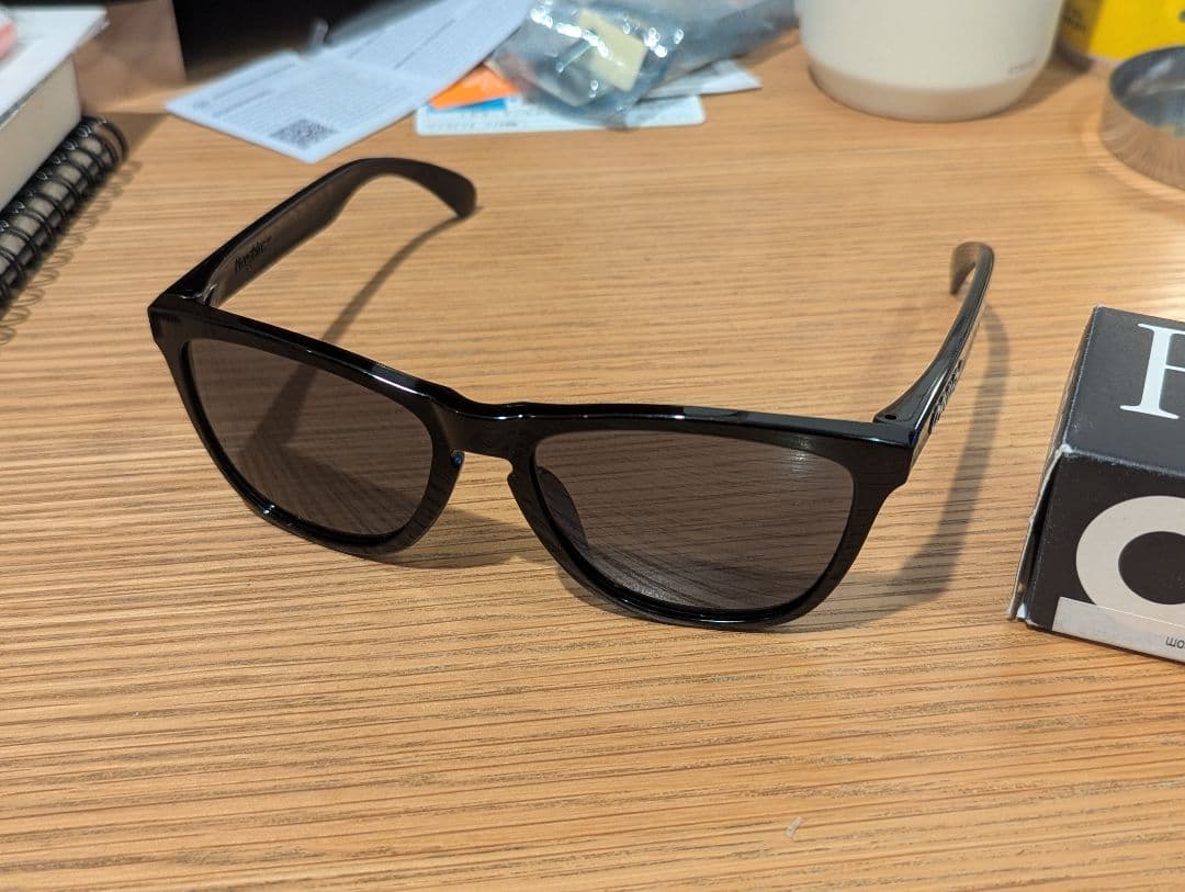 Oakley Frogskins ポリッシュドブラック　グレーレンズ