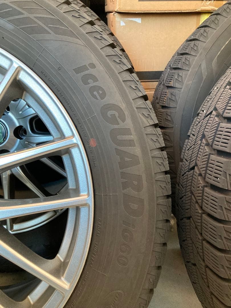 エスティマハイブリット　215/60R17 スタッドレスタイヤホイールセット
