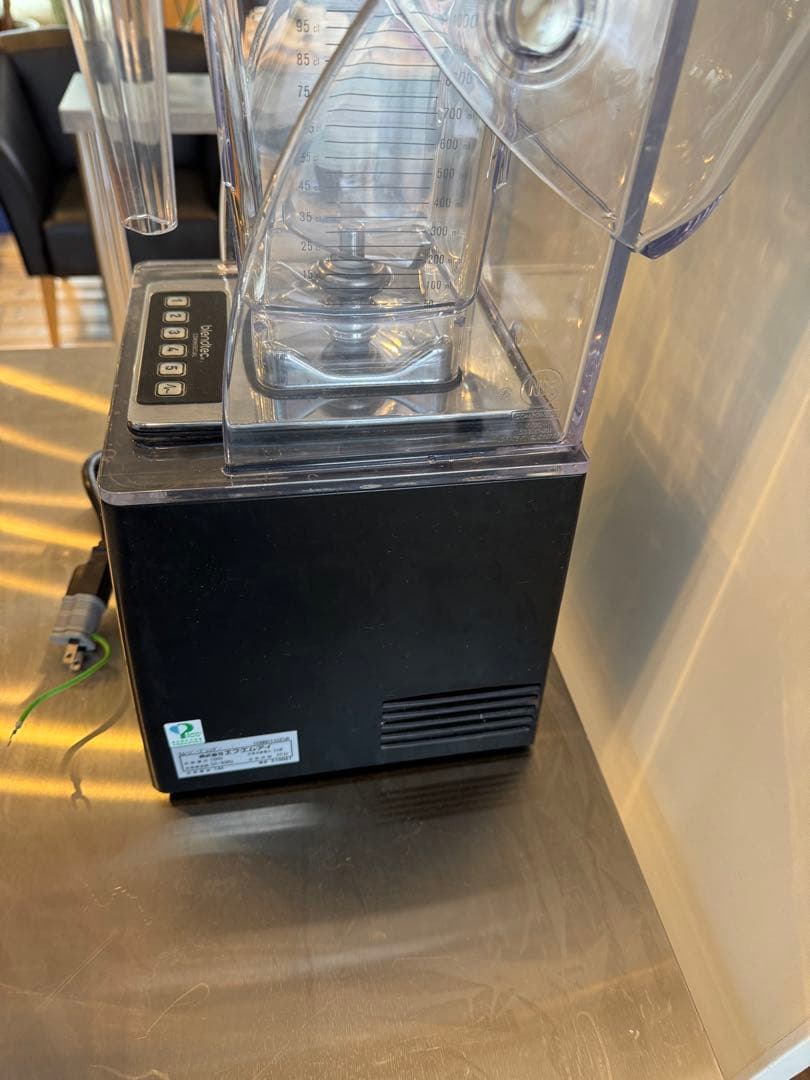 Blendtec 825 業務用ブレンダー 定価26万円 飲食店新規オープン