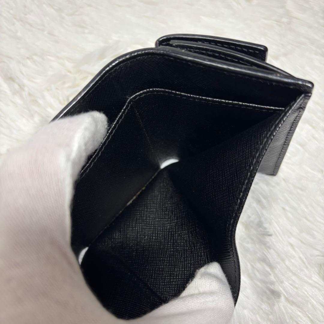 ✨美品✨ プラダ 三つ折り財布 リップ サフィアーノ 三角ロゴ レザー 黒 希少