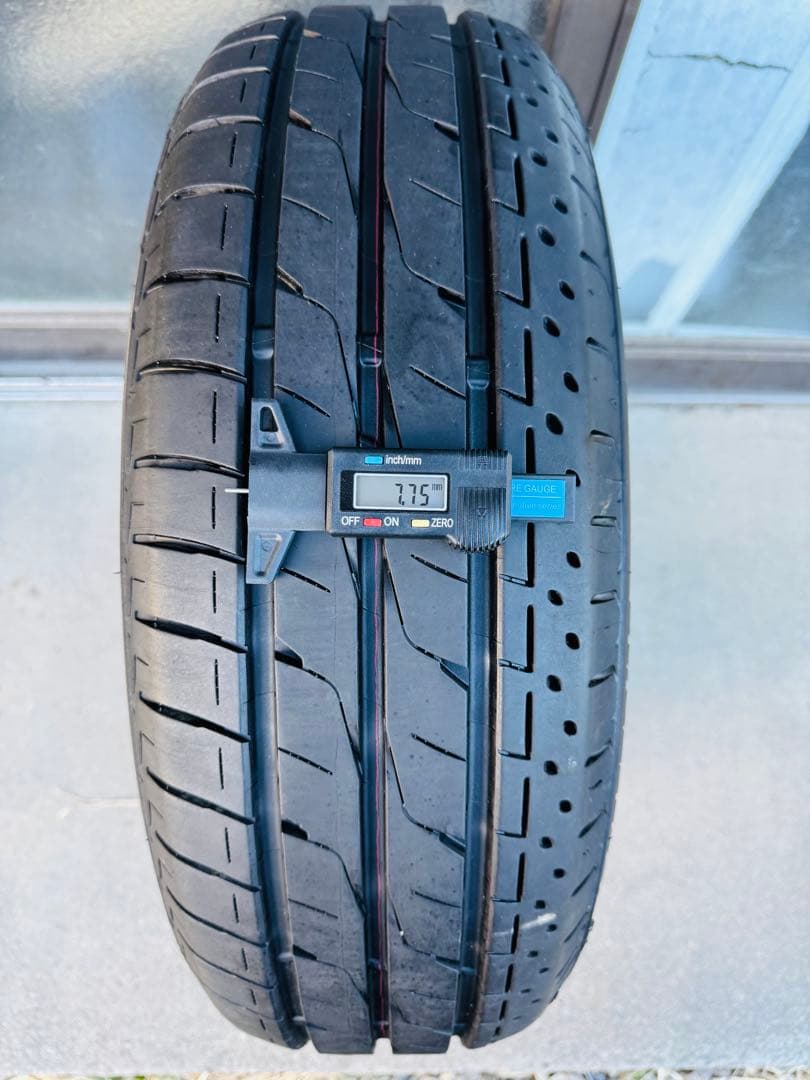 ブリヂストン ルフトrv2．195/60R16 89H 25年製