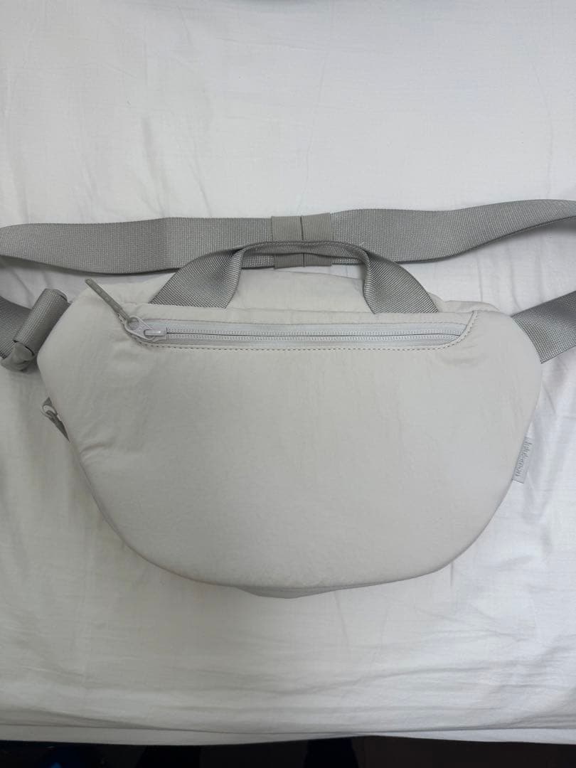 カーブ クロスボディバッグ 3L