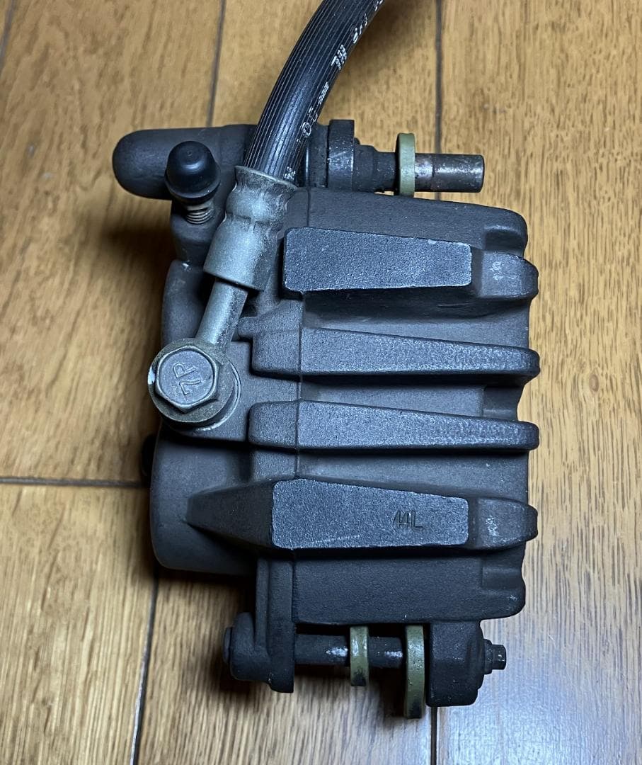スズキ　グラストラッカー NJ47A 純正 フロント ブレーキ キャリパー