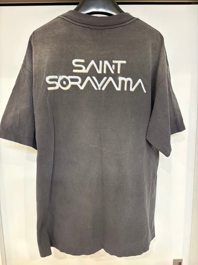 三*。様 SAINT MXXXXXX × 空山基 25FW SS TEESORA