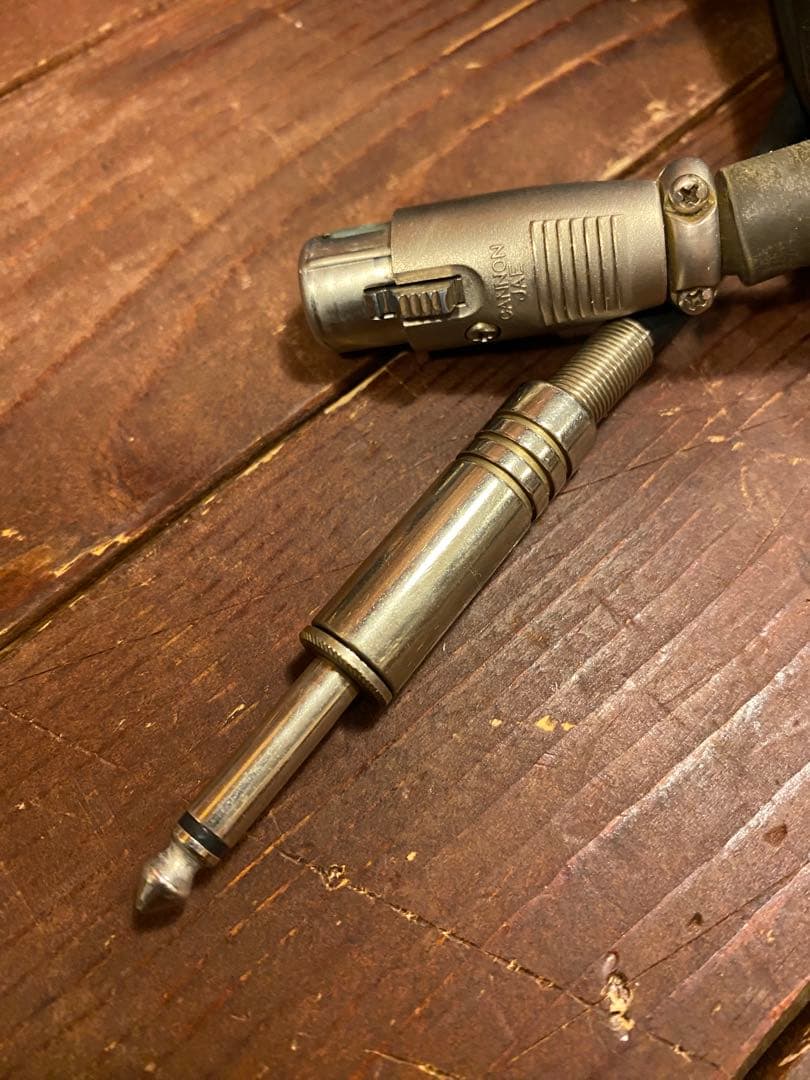 SHURE SM58 ダイナミックマイク 本体と付属品