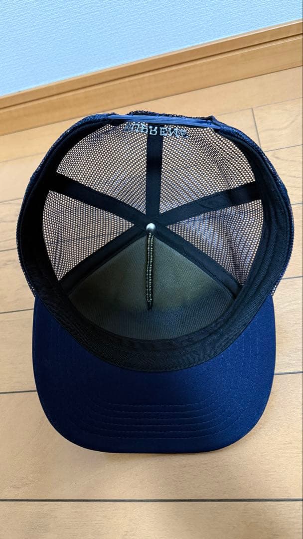 人気品 新品同様Supremeネイビー S.M.Dキャップ