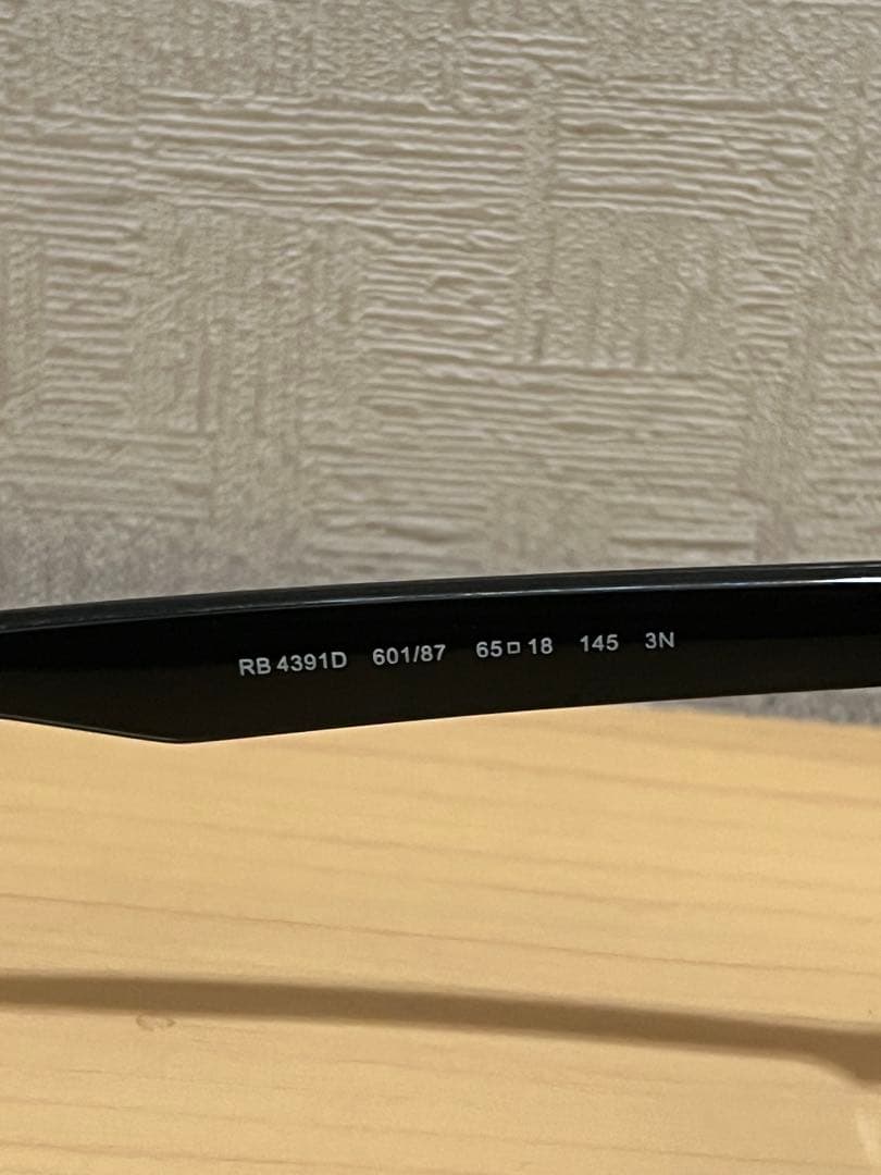 Ray-Ban RB 4391D ブラックサングラス