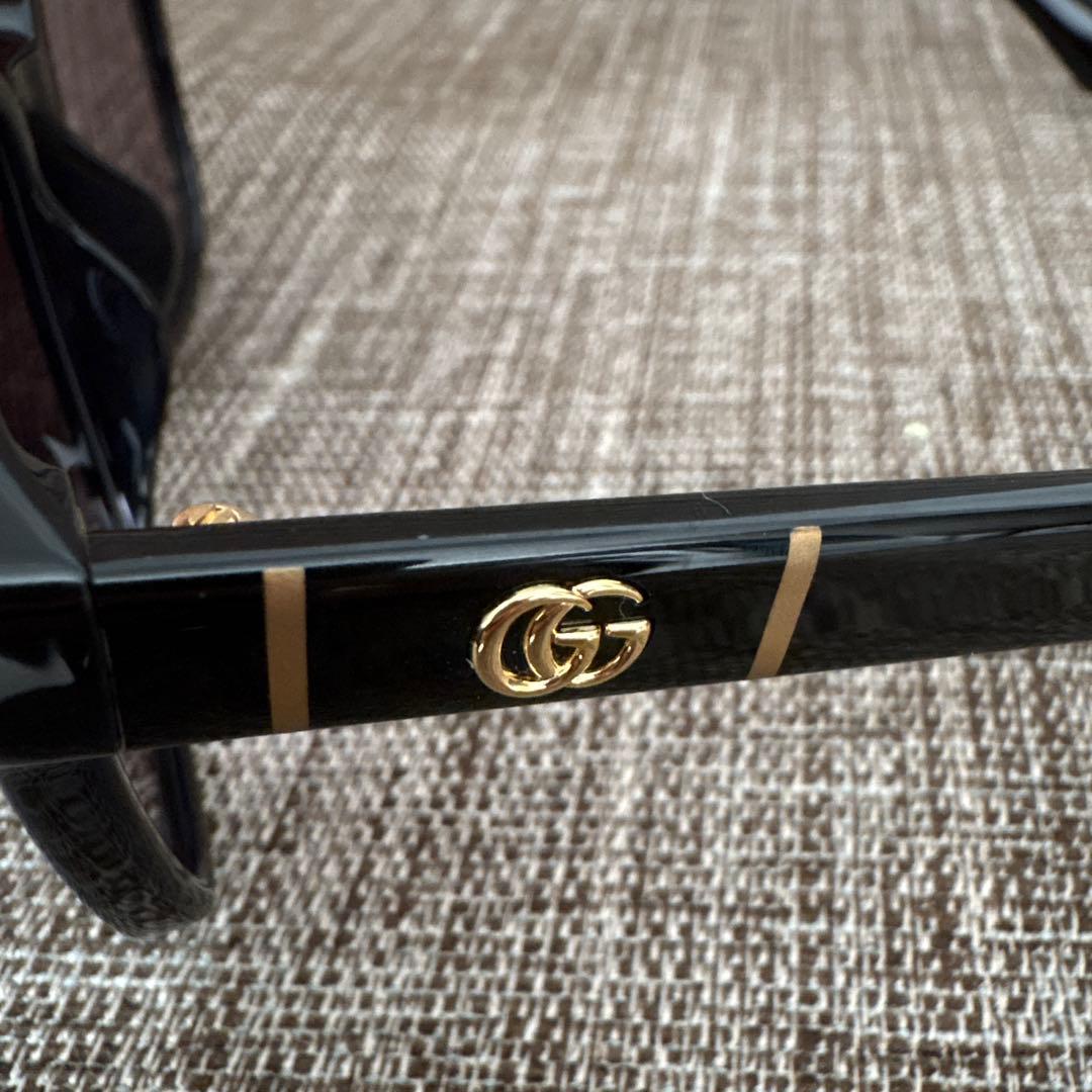 即*️様 [美品] GUCCI ブラック サングラス ケース付き