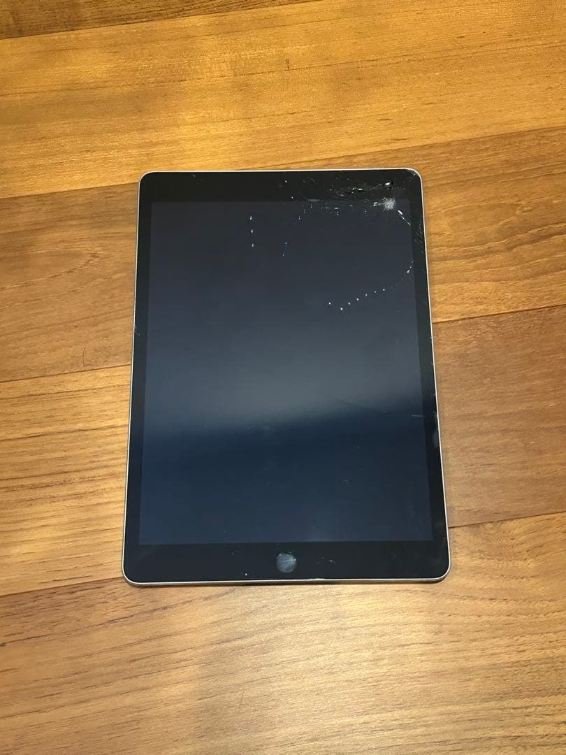 Apple iPad シルバー 9世代2021年秋モデル(画面に傷あり)