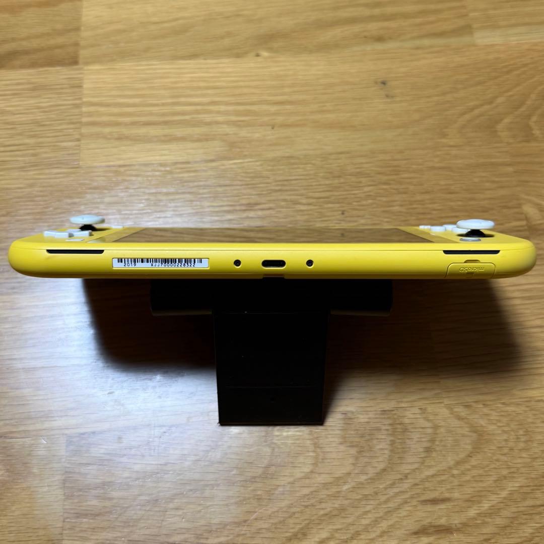 Nintendo Switch Lightイエロー