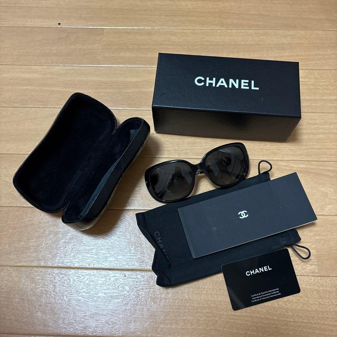 CHANEL ブラックサングラス ケース付き