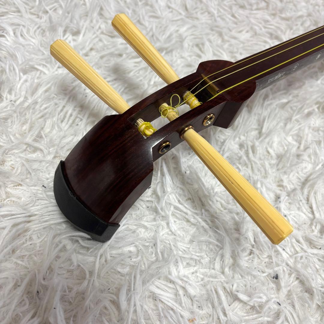 ✨美品✨細棹三味線 紅木 丸打胴 バチ付 付属多数 和楽器