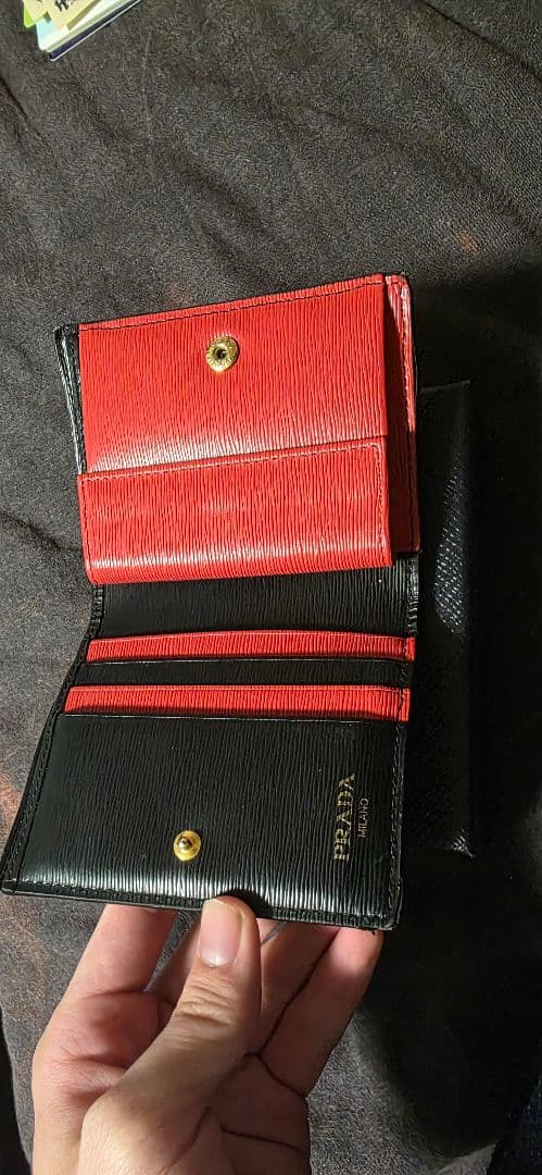 PRADA サフィアーノマルチカラー財布　ブラック/レッド