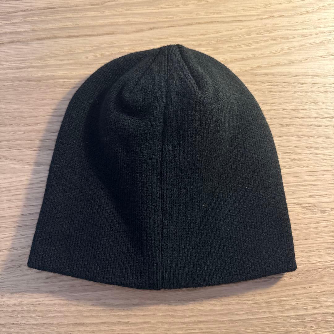STUSSY ブラック ニット帽 星型刺繍