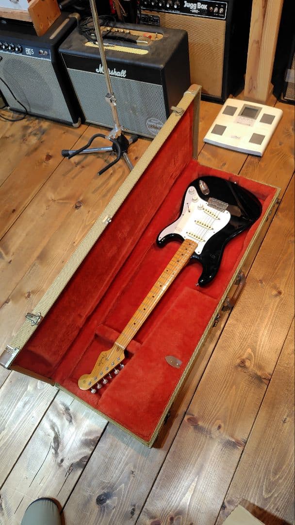 FENDER JAPAN JVシリアル ST57-65 83年製　ケース付き