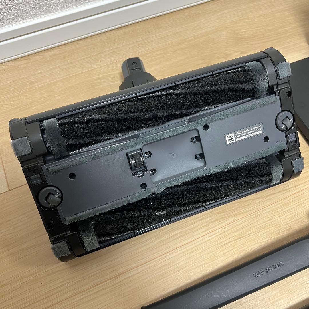 バルミューダ　掃除機　コードレス