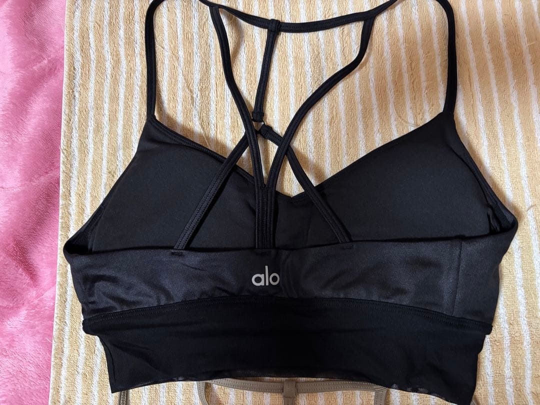 alo yogaエクササイズ用ウエア2色セット