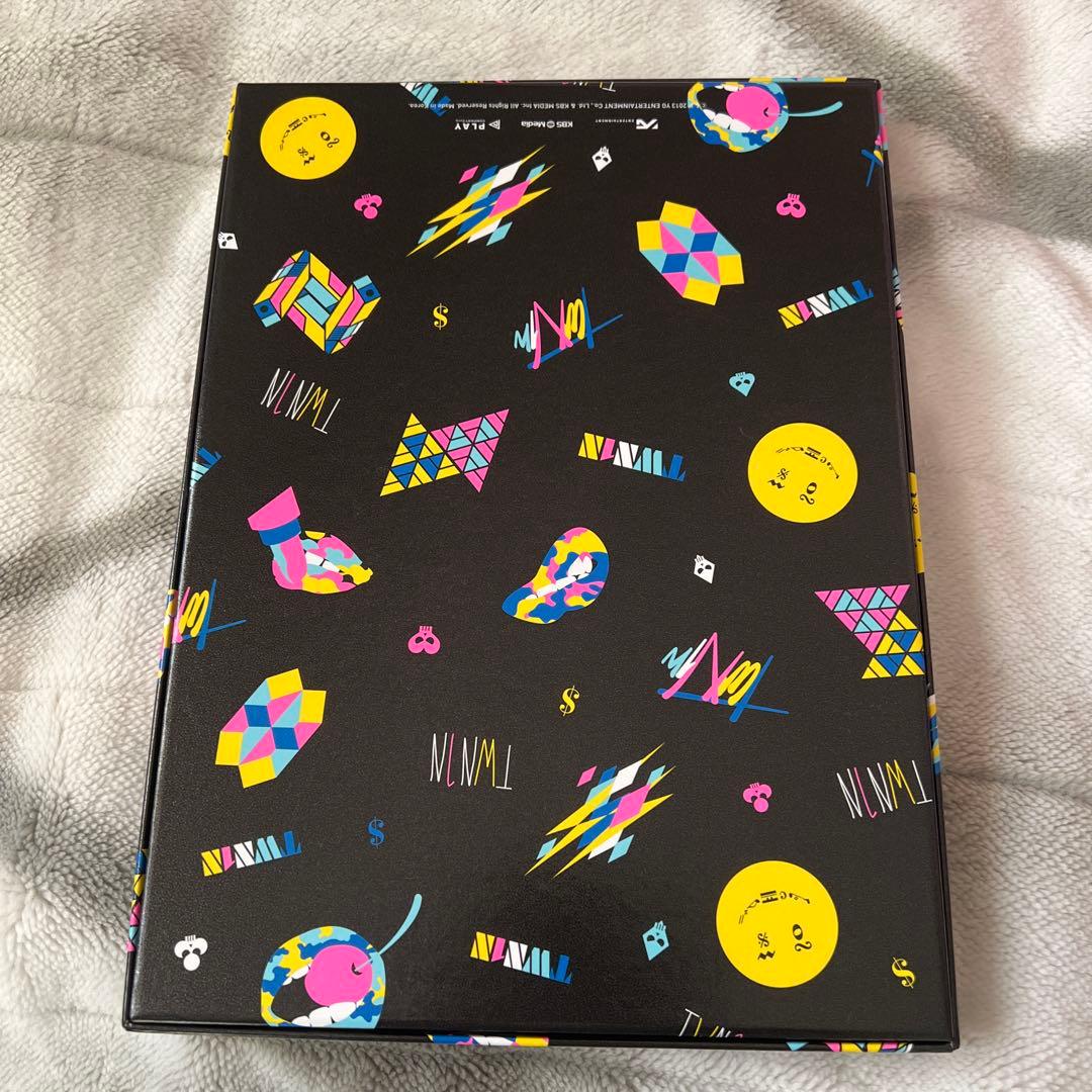 ミュージシャン 2NE1 photbook with calendar 2013-2014