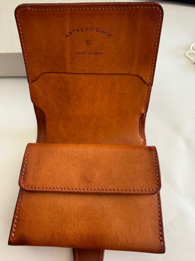 アーツ&サイエンス jabara short wallet二つ折り財布 キャメル