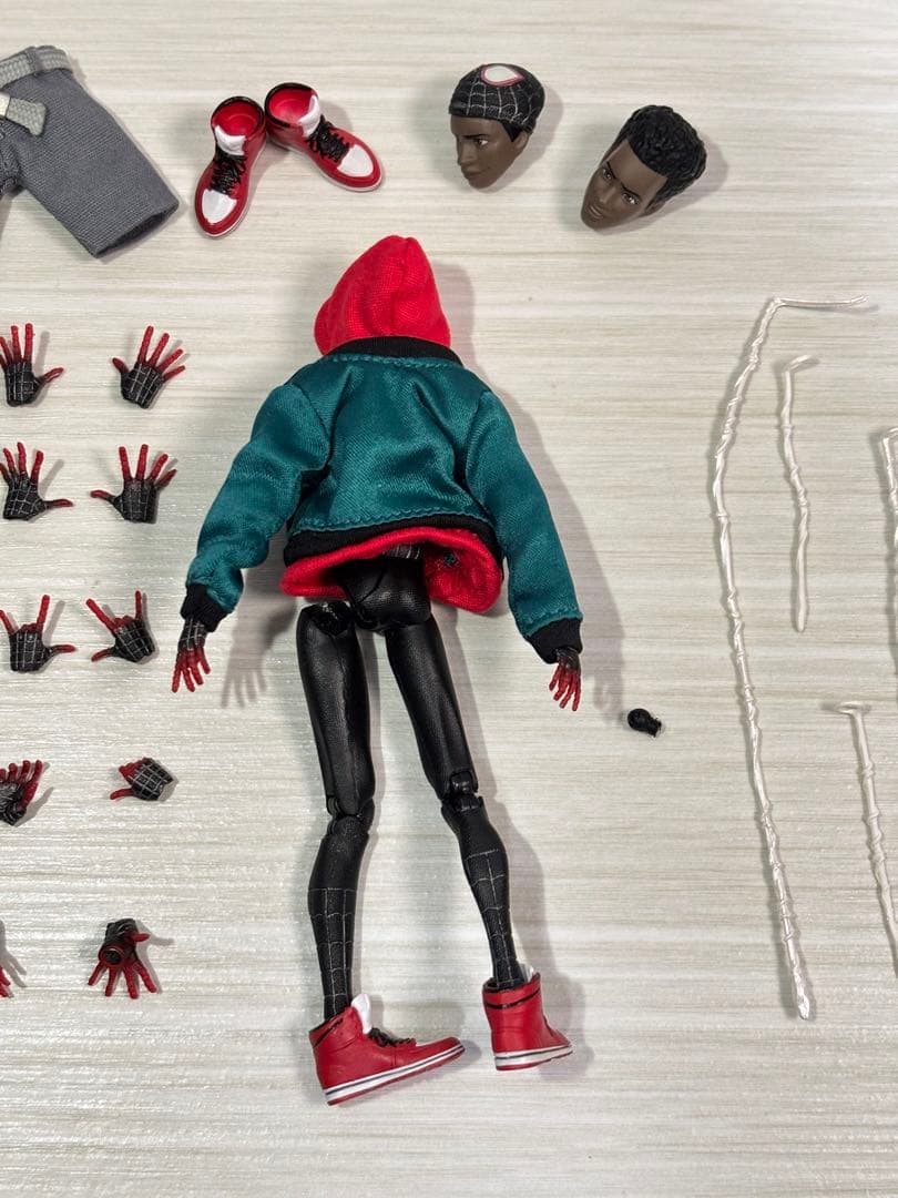 MAFEX マイルス スパイダーバース スパイダーマン フィギュア figure