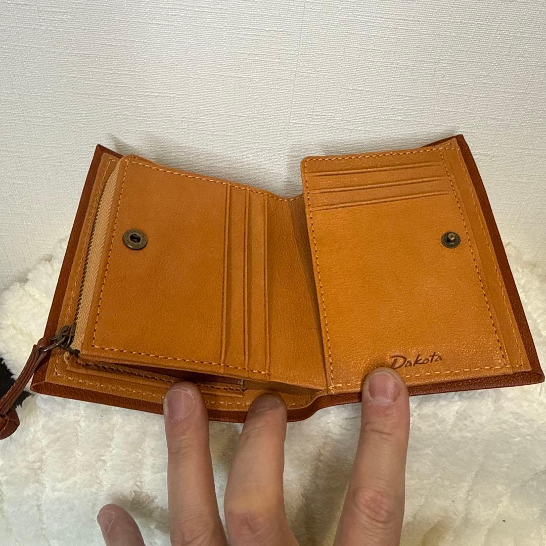 ダコタ 二つ折り財布 ピアッタ ブラウン