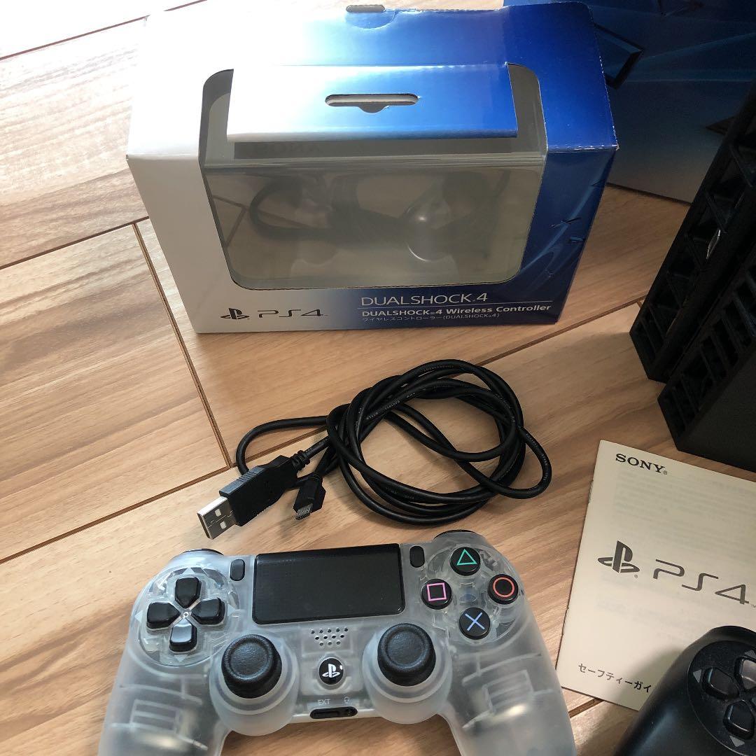 PS4 本体とコントローラー2個