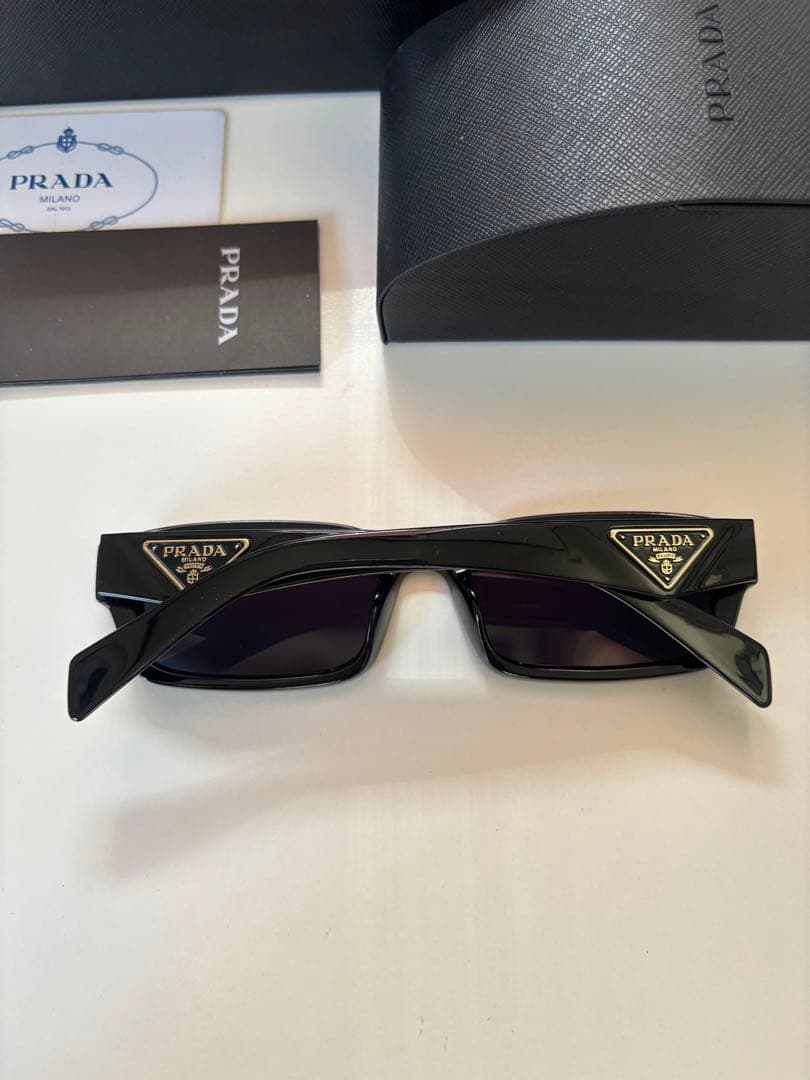 PRADA 刻印 サングラス　箱&メガネケース付き