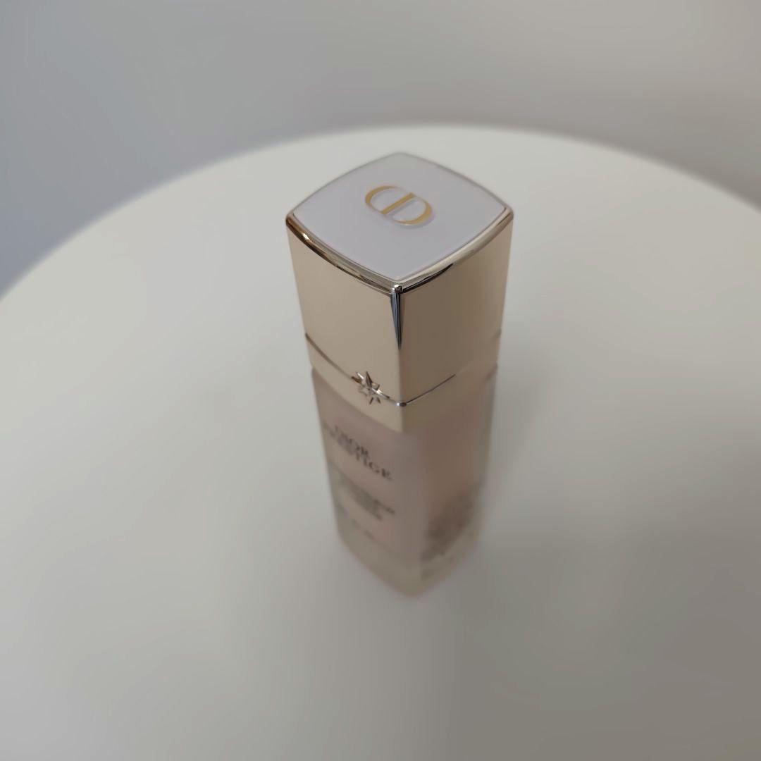 Diorプレステージ　ホワイト　ル　プロテクター UV ルミエールシアーグロウ