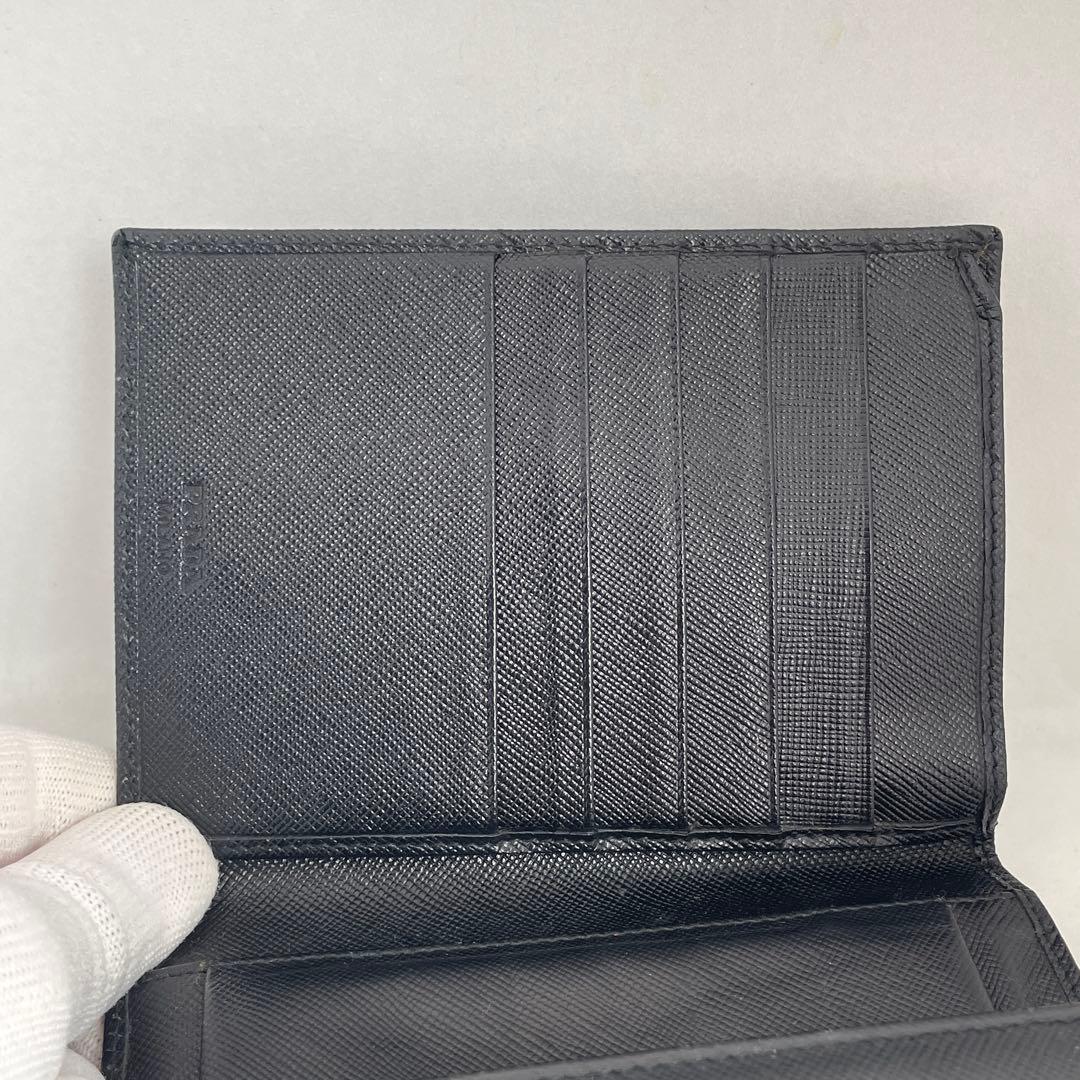 美品 PRADA ブラック 三つ折り財布 三角ロゴ 金具 レザー 本革