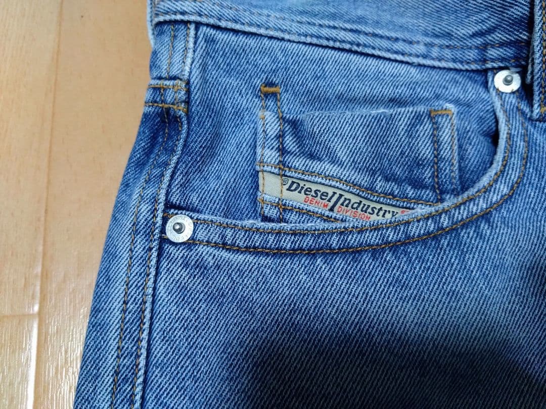 DIESELディーゼル　ダメージデニムジーンズ新品未使用