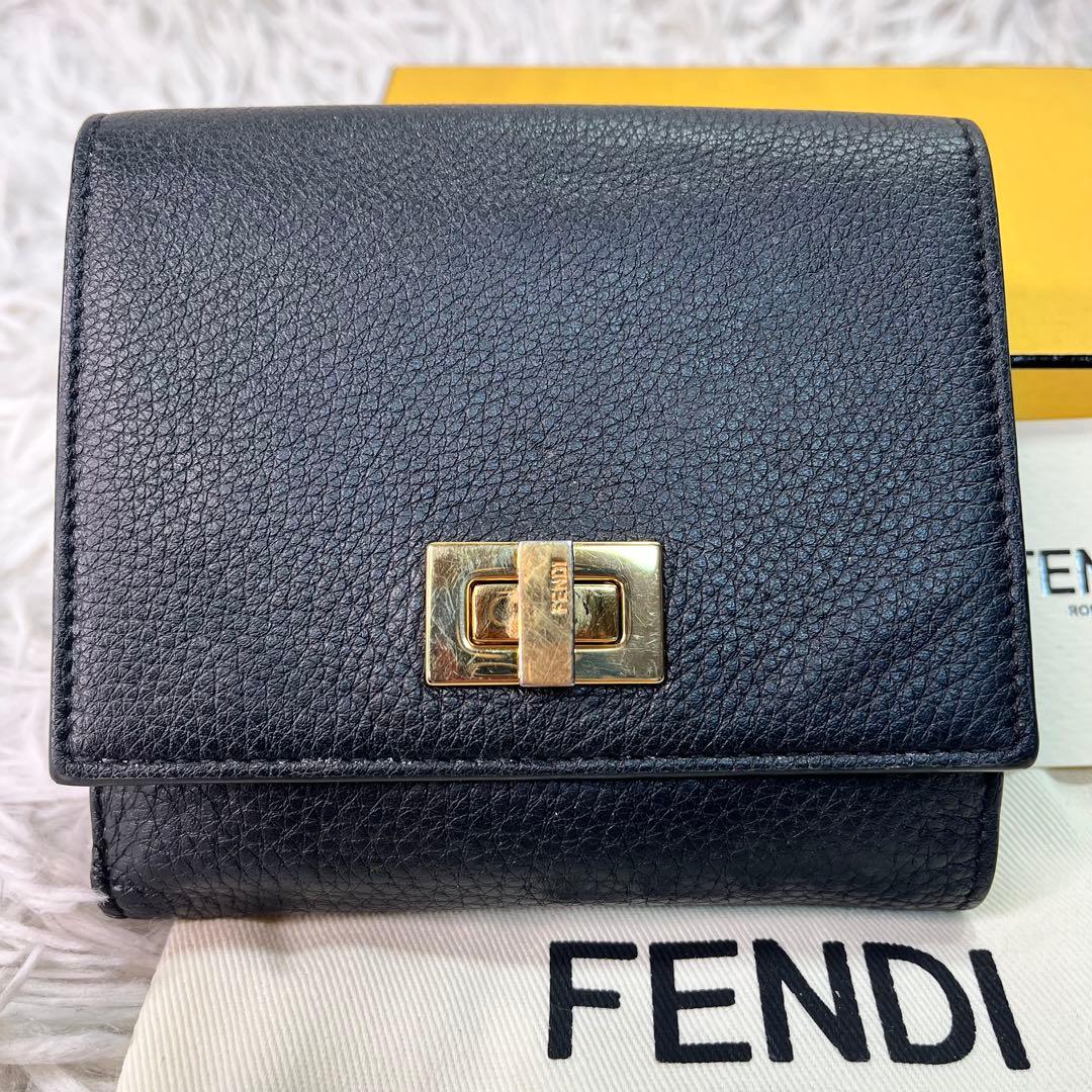 人気✨フェンディ ピーカブー コンパクト 折り財布 ブラック レザー