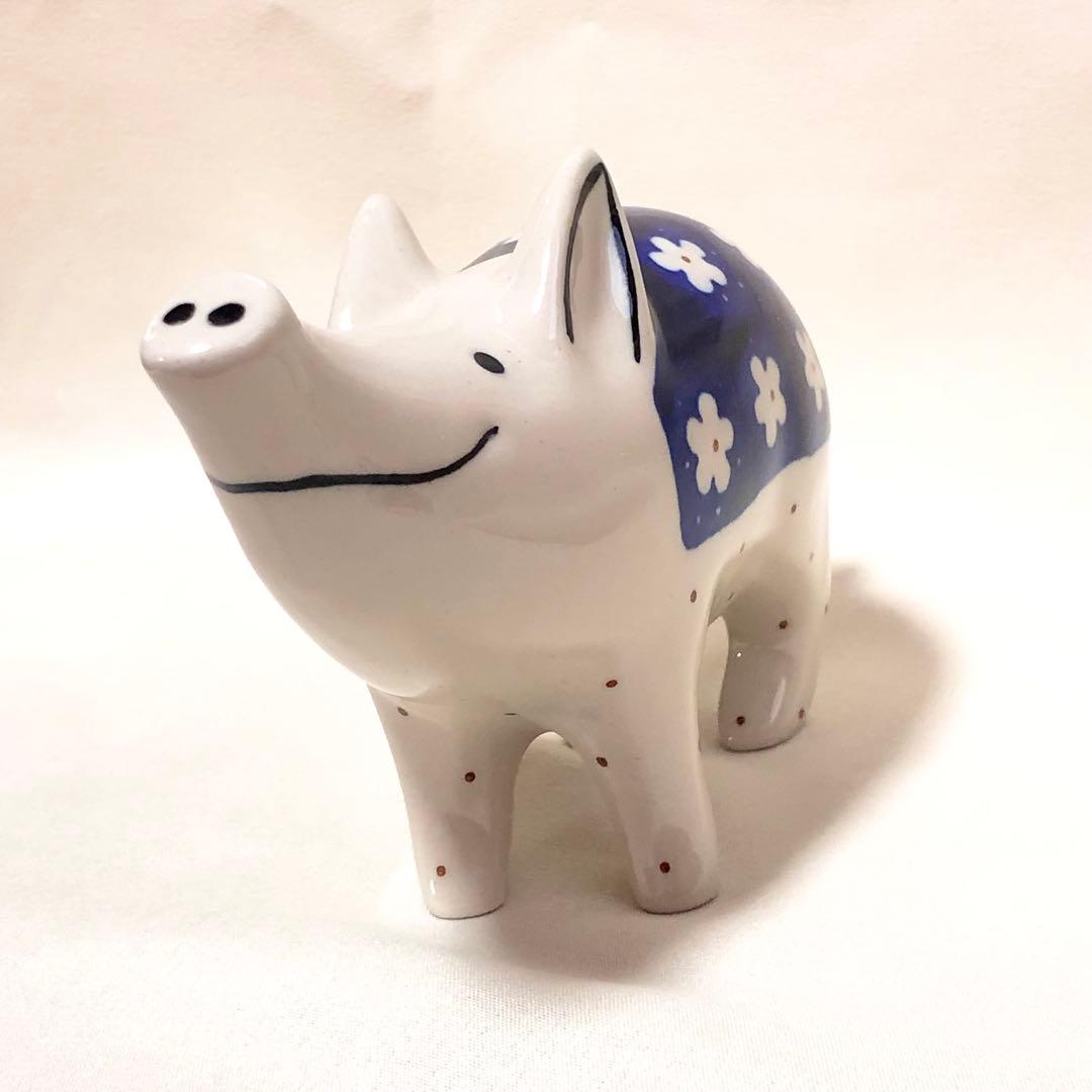 【ポーリッシュポタリー】ブタの置物 青い花模様　ハンドメイド　陶器製